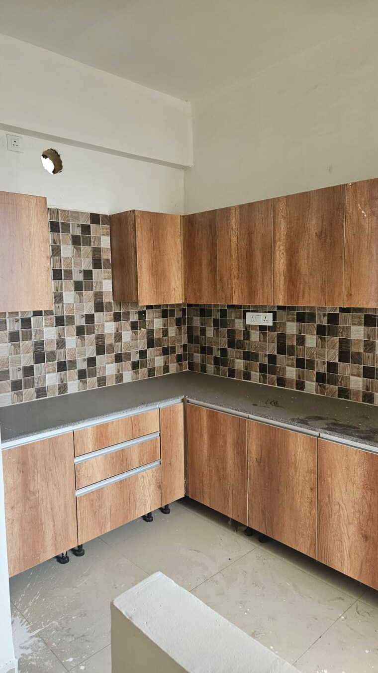 Kitchen, prateek-grand-city 3 Bedroom 1585 Sq.Ft. Apartment In Siddharth Vihar Ghaziabad 9093658