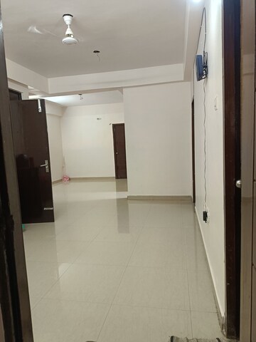 Room in 3 BHK Apartment at Exhibition Road – for Sale