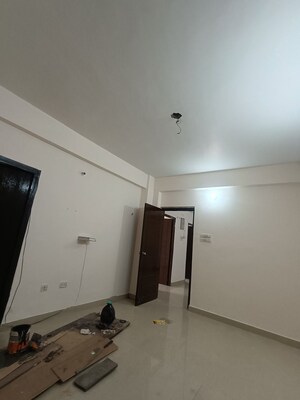 Room in 3 BHK Apartment at Exhibition Road – for Sale