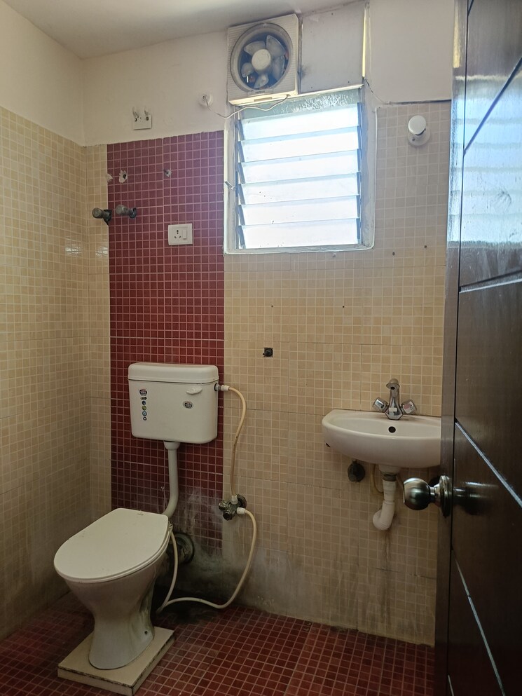 Bathroom, exhibition road 3 Bedroom 1480 Sq.Ft. Apartment In Exhibition Road Patna 9093654