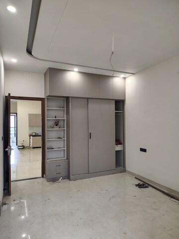 Room in 6 BHK Builder Floor at Dhakoli – for Sale
