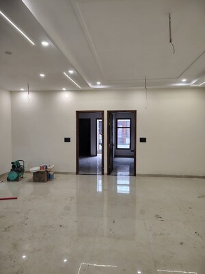 Room in 6 BHK Builder Floor at Dhakoli – for Sale