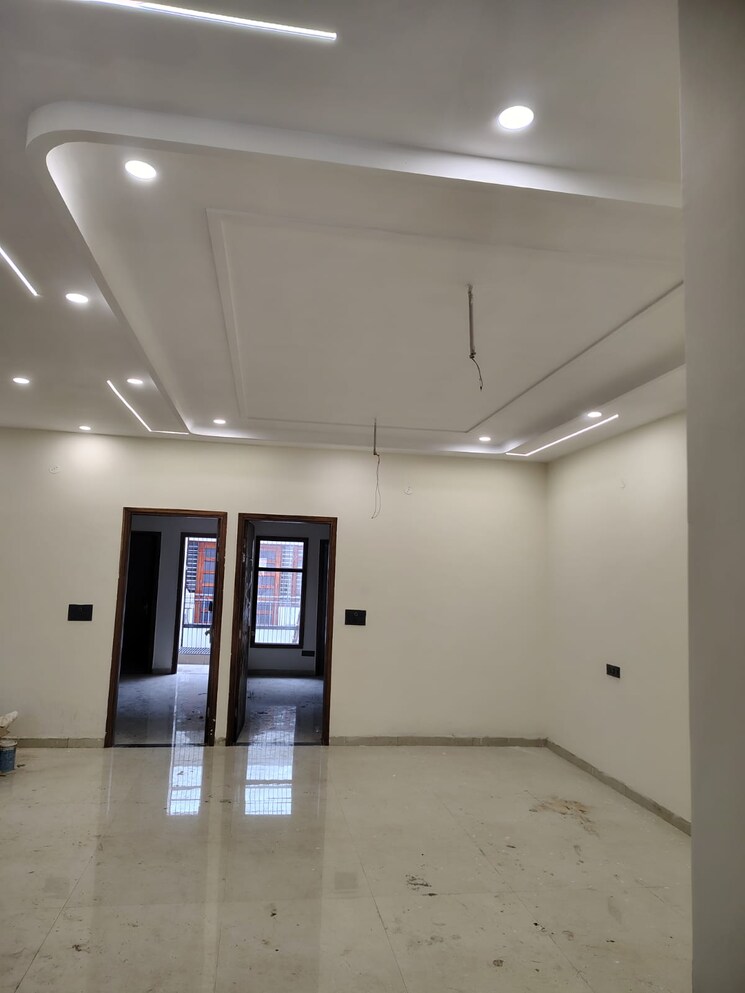 Room, dhakoli 6 Bedroom 1917 Sq.Ft. Builder Floor In Dhakoli Zirakpur 9093666