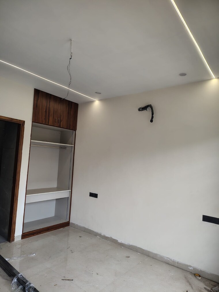 Room, dhakoli 6 Bedroom 1917 Sq.Ft. Builder Floor In Dhakoli Zirakpur 9093666