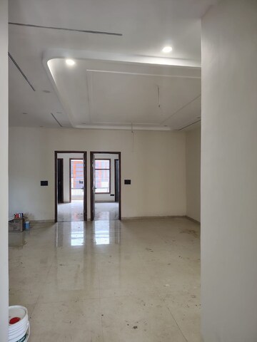 Room in 6 BHK Builder Floor at Dhakoli – for Sale