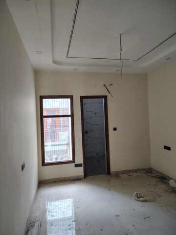 Room in 6 BHK Builder Floor at Dhakoli – for Sale