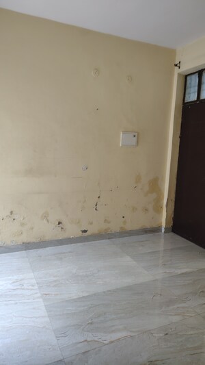 Room in 6+ BHK Independent House at Vasundhara Sector 1 – for Sale