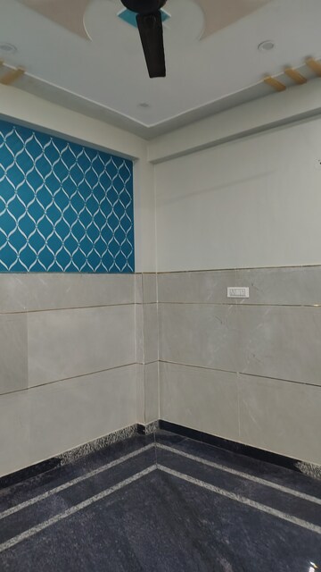 Room in 6+ BHK Independent House at Vasundhara Sector 1 – for Sale