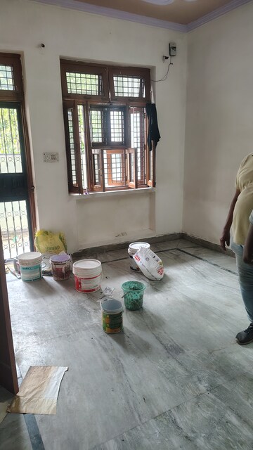 Room in 6+ BHK Independent House at Vasundhara Sector 1 – for Sale
