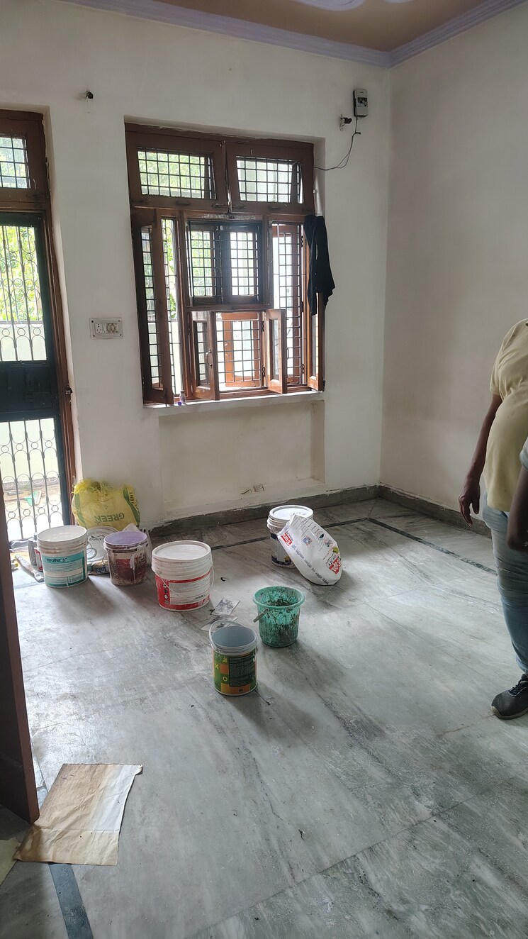 Room, vasundhara sector 1 6+ Bedroom 122 Sq.Mt. Independent House In Vasundhara Sector 1 Ghaziabad 9093684