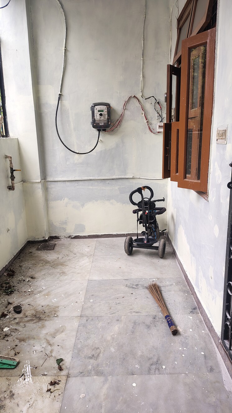 Room, vasundhara sector 1 6+ Bedroom 122 Sq.Mt. Independent House In Vasundhara Sector 1 Ghaziabad 9093684