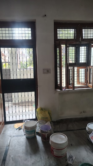 Room in 6+ BHK Independent House at Vasundhara Sector 1 – for Sale