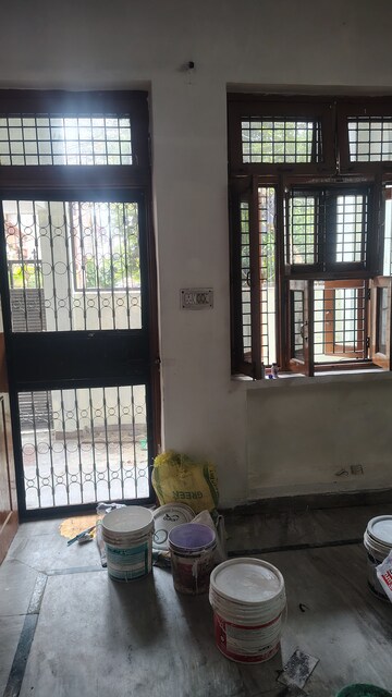 Room in 6+ BHK Independent House at Vasundhara Sector 1 – for Sale