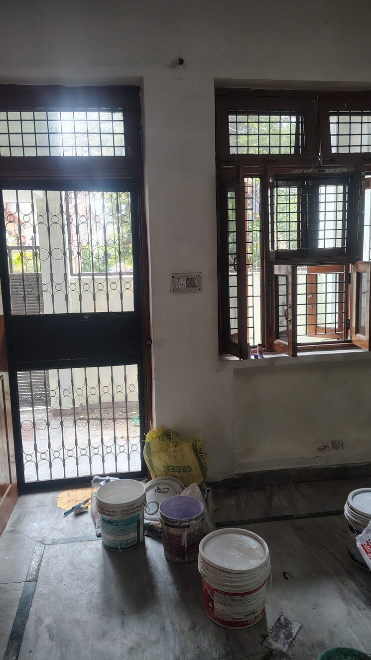 Room, vasundhara sector 1 6+ Bedroom 122 Sq.Mt. Independent House In Vasundhara Sector 1 Ghaziabad 9093684