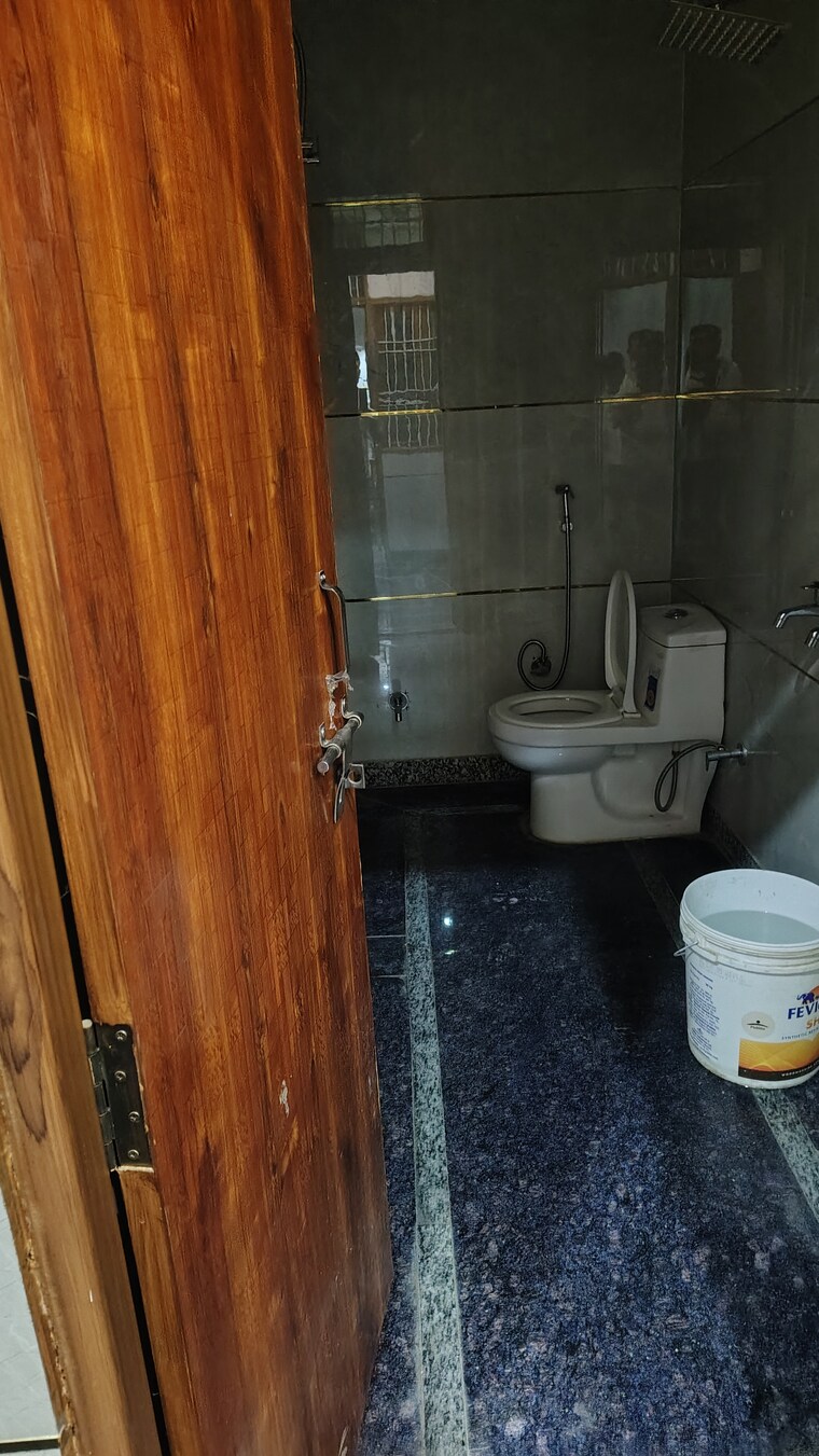 Attached Bathroom, vasundhara sector 1 6+ Bedroom 122 Sq.Mt. Independent House In Vasundhara Sector 1 Ghaziabad 9093684