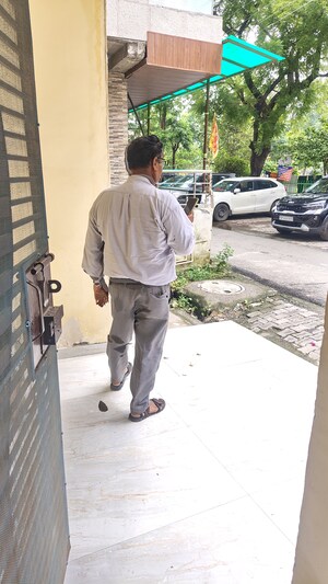 6+ BHK Independent House – Exterior View View at Vasundhara Sector 1 - for Sale