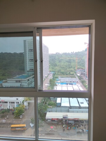 Room in 3 BHK Apartment at Godrej Green Vistas, Mahalunge – for Rent