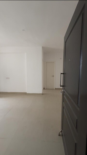 2 BHK Apartment For Sale in Raheja Vedaanta, Sector 108