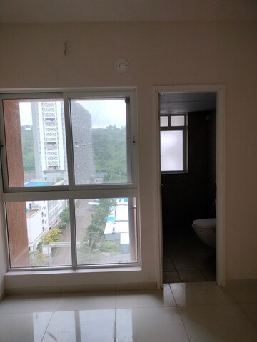Room in 3 BHK Apartment at Godrej Green Vistas, Mahalunge – for Rent