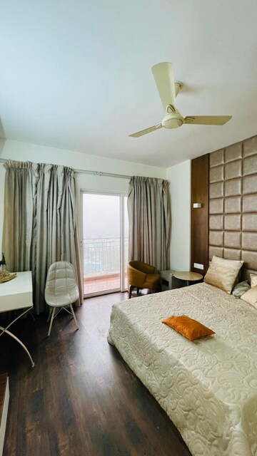 Room in 3 BHK Apartment at Gomti Nagar – for Rent