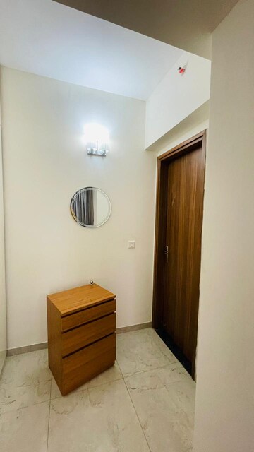 Room in 3 BHK Apartment at Gomti Nagar – for Rent