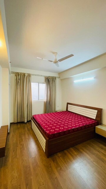 Bedroom in 3 BHK Apartment at Gomti Nagar – for Rent