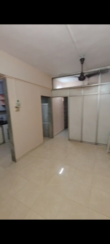 Room in 1 BHK Apartment at Marzban CHS, Vile Parle East – for Rent
