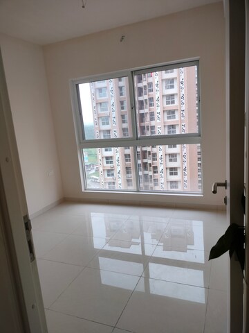 Room in 3 BHK Apartment at Godrej Green Vistas, Mahalunge – for Rent