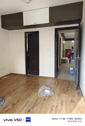 Room in 2 BHK Apartment at Logix Blossom County, Sector 137 – for Rent