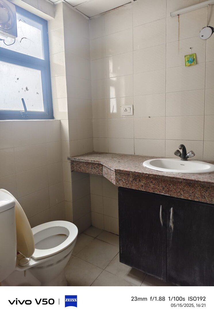 Bathroom, logix-blossom-county 2 Bedroom 995 Sq.Ft. Apartment In Sector 137 Noida 9093713