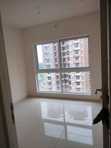 Room in 3 BHK Apartment at Godrej Green Vistas, Mahalunge – for Rent