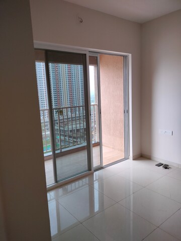 Room in 3 BHK Apartment at Godrej Green Vistas, Mahalunge – for Rent