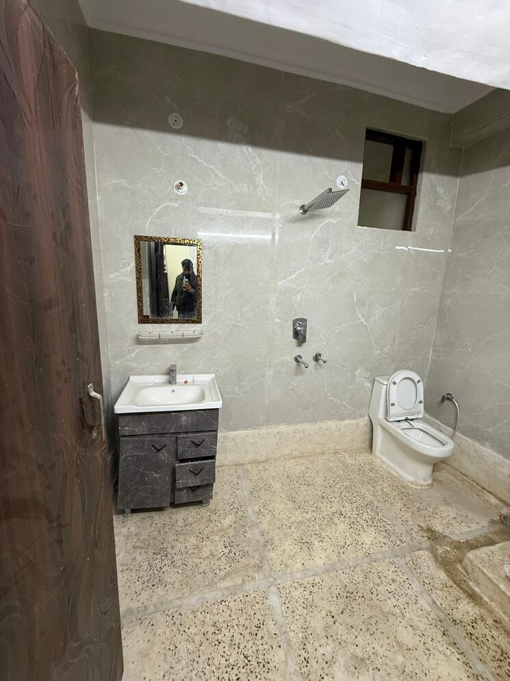 Bathroom, omicron ii greater noida 2 Bedroom 1400 Sq.Ft. Apartment In Omicron Ii Greater Noida Greater Noida 9093896