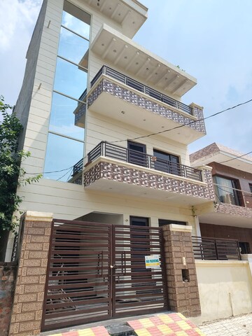 6+ BHK Builder Floor For Rent in Dhakoli