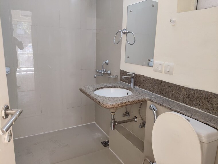 Bathroom, emaar-emerald-floors 4 Bedroom 1750 Sq.Ft. Builder Floor In Sector 65 Gurgaon 9093802