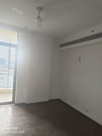 Room in 4 BHK Apartment at M3M Golf Estate, Sector 65 – for Rent