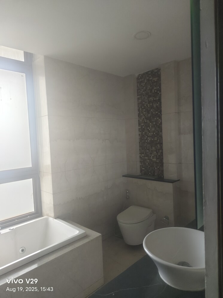 Bathroom, m3m-golf-estate 4 Bedroom 4785 Sq.Ft. Apartment In Sector 65 Gurgaon 9093819
