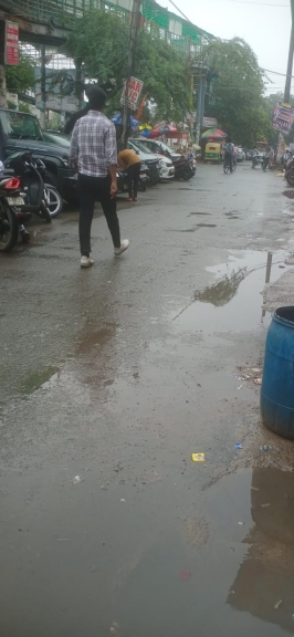 Parking in 2 BHK Builder Floor at Laxmi Nagar – for Sale