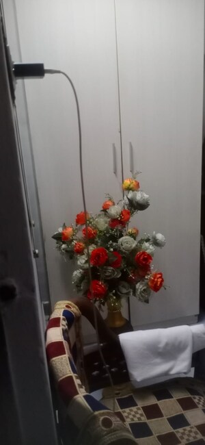 Furnished Amenities in 2 BHK Builder Floor at Laxmi Nagar – for Sale