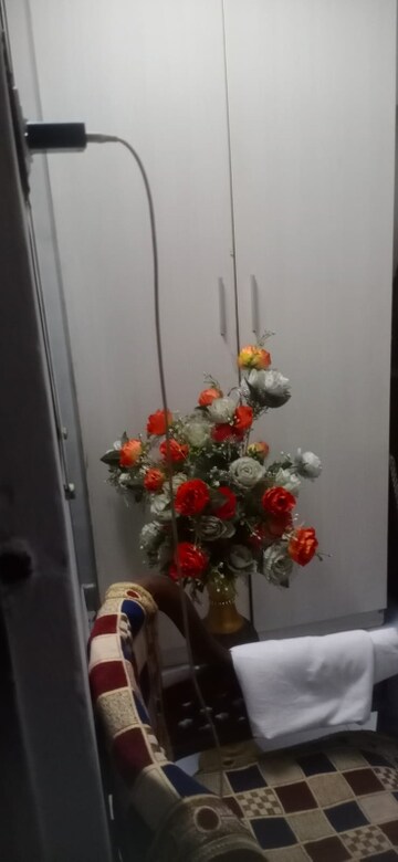 Furnished Amenities in 2 BHK Builder Floor at Laxmi Nagar – for Sale