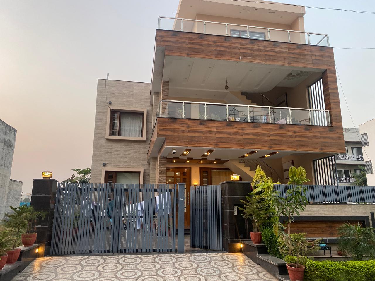 6+ BHK + Pooja Room,Extra Room Villa For Sale in Sector 85