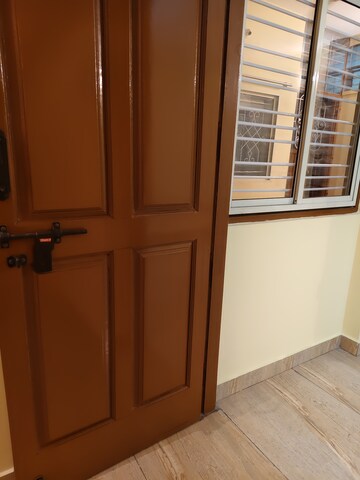 Room in 2 BHK Builder Floor at Halasuru – for Rent