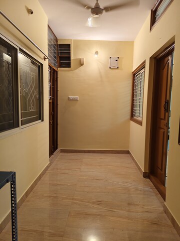 Room in 2 BHK Builder Floor at Halasuru – for Rent