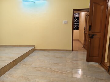 Room in 2 BHK Builder Floor at Halasuru – for Rent