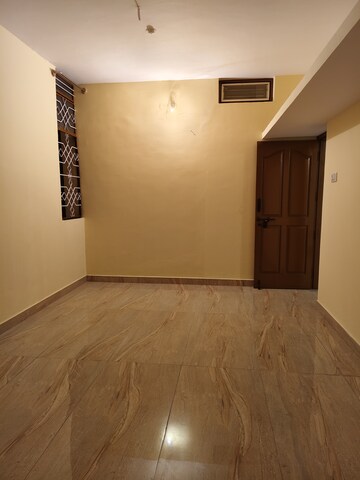 Room in 2 BHK Builder Floor at Halasuru – for Rent