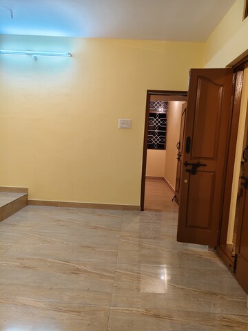 Room in 2 BHK Builder Floor at Halasuru – for Rent