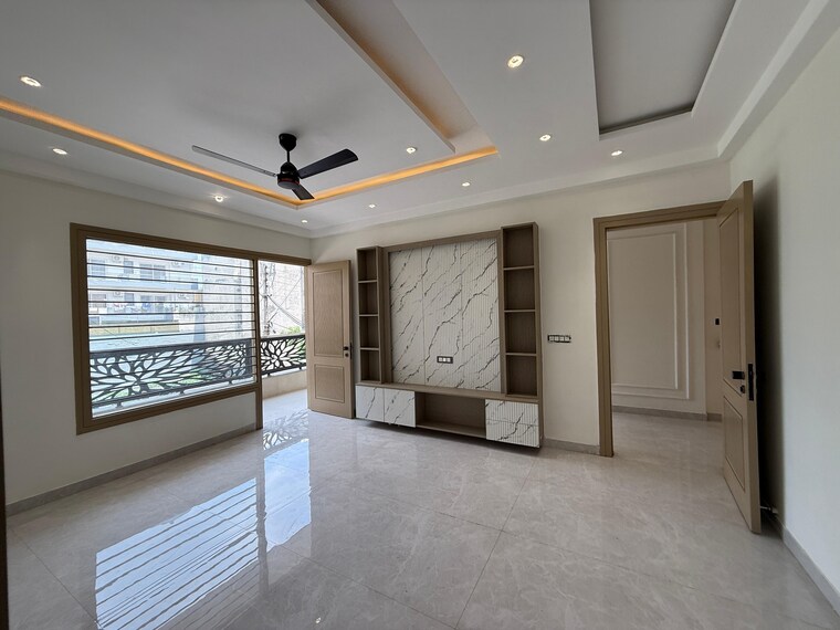 Room, green fields colony 3 Bedroom 200 Sq.Yd. Builder Floor In Green Fields Colony Faridabad 9093914