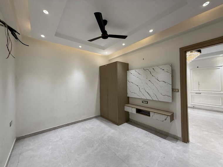 Room, green fields colony 3 Bedroom 200 Sq.Yd. Builder Floor In Green Fields Colony Faridabad 9093914