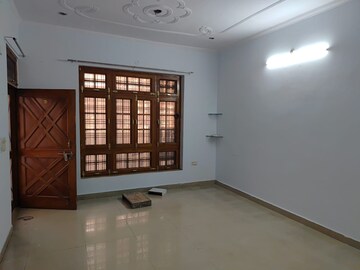 Room in 2 BHK Independent House at Gomti Nagar – for Rent