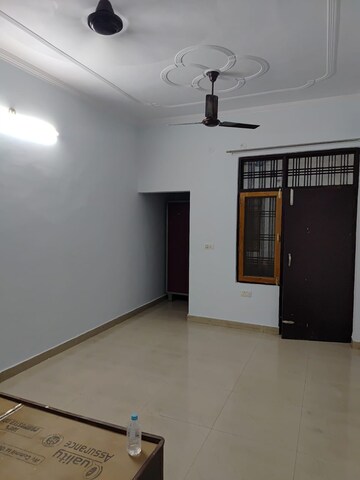 Room in 2 BHK Independent House at Gomti Nagar – for Rent